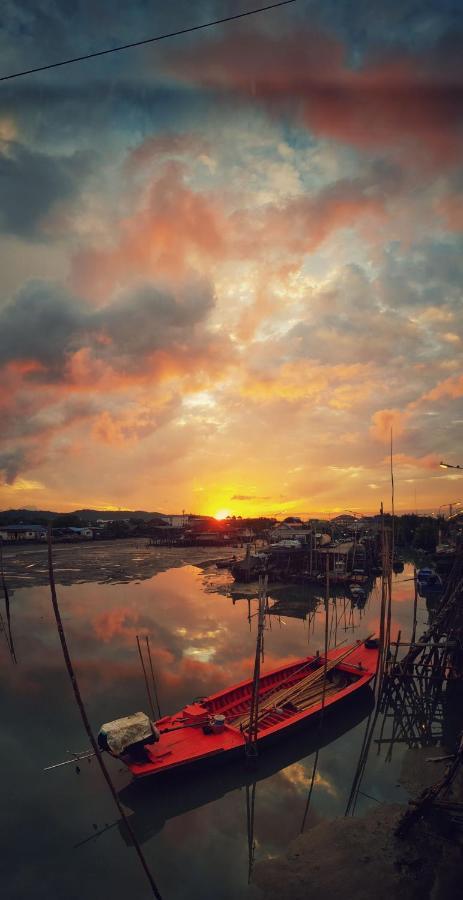 Buorana Hostel Chonburi Bagian luar foto