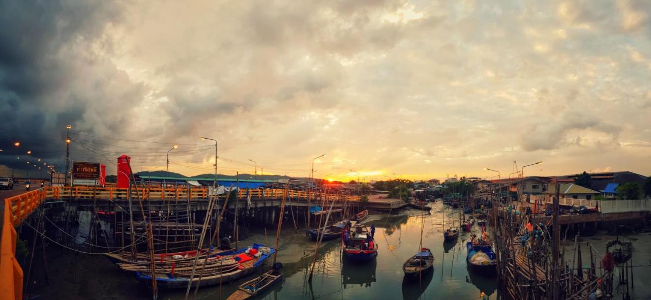 Buorana Hostel Chonburi Bagian luar foto