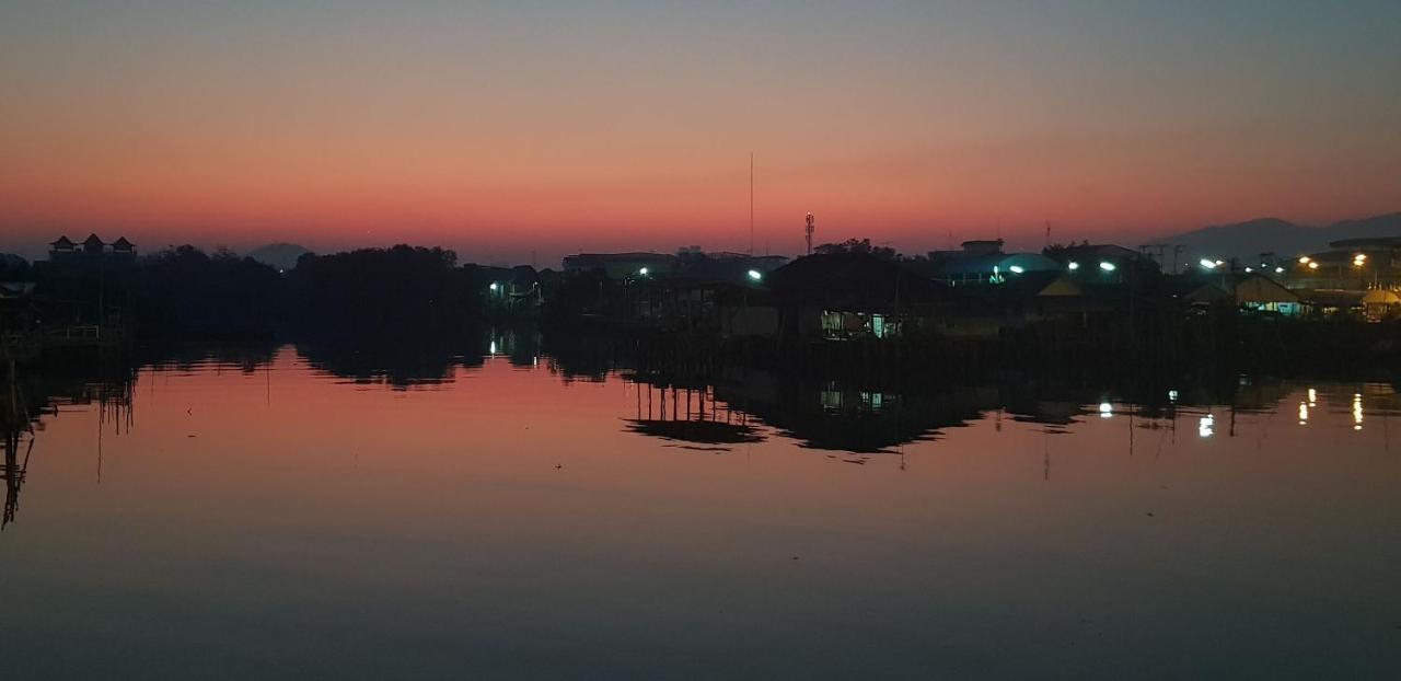 Buorana Hostel Chonburi Bagian luar foto