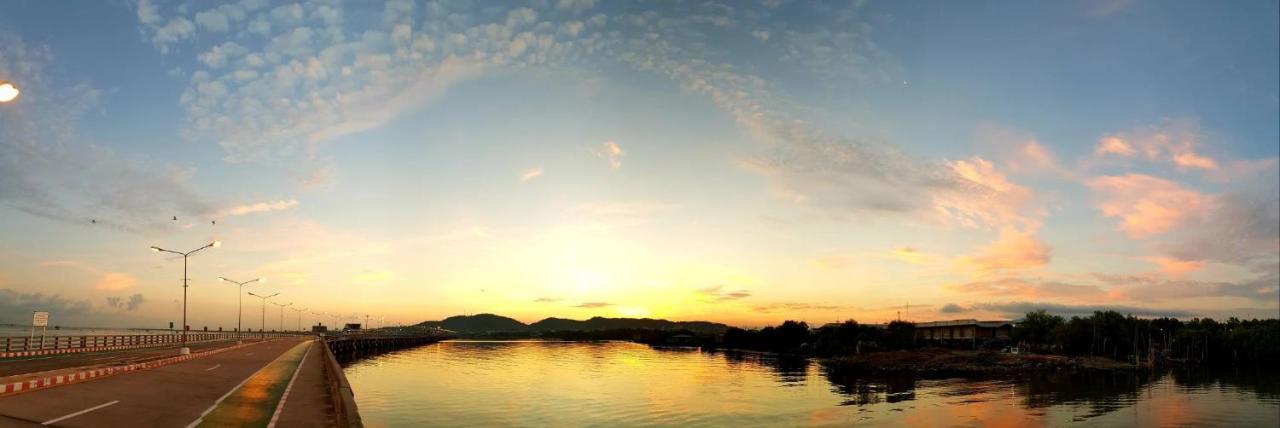Buorana Hostel Chonburi Bagian luar foto