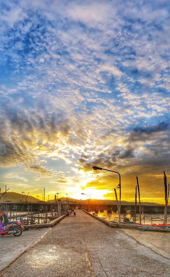 Buorana Hostel Chonburi Bagian luar foto