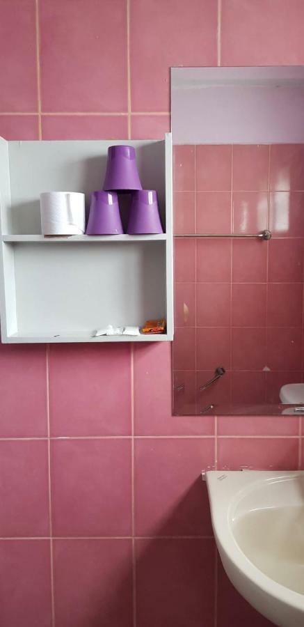 Buorana Hostel Chonburi Bagian luar foto