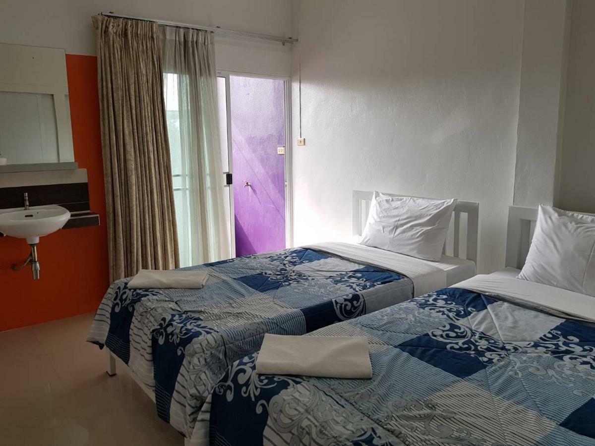 Buorana Hostel Chonburi Bagian luar foto