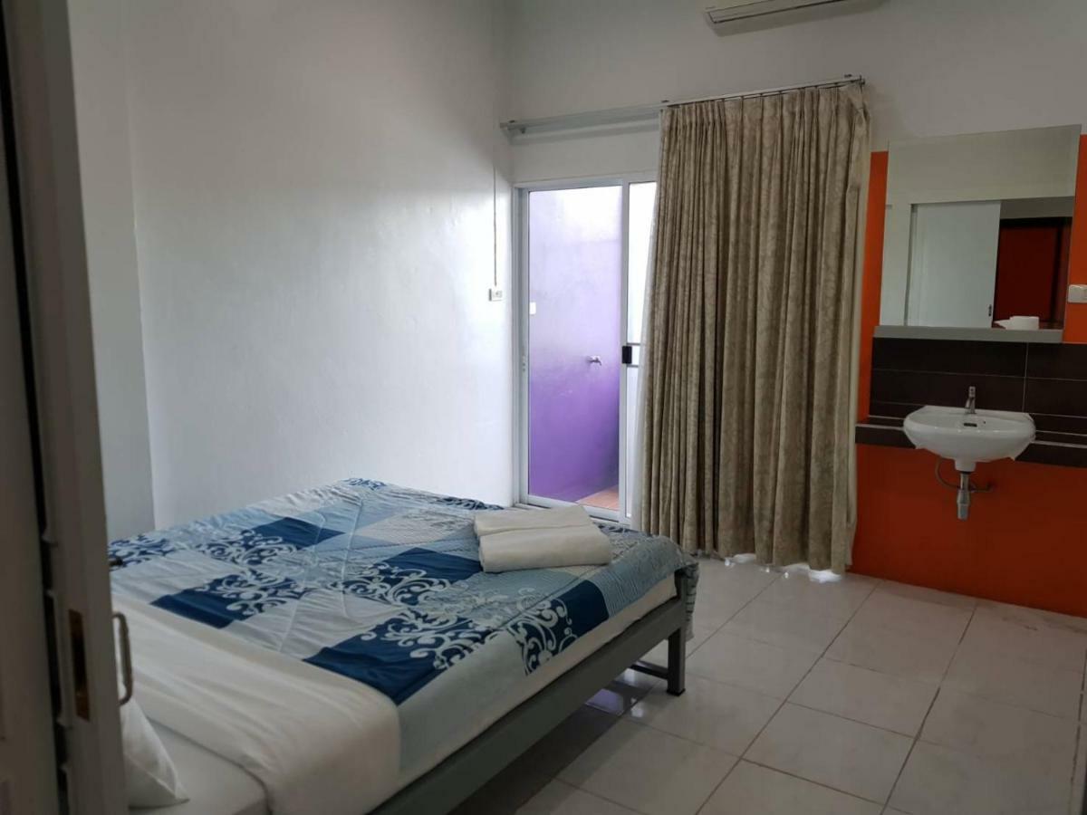 Buorana Hostel Chonburi Bagian luar foto