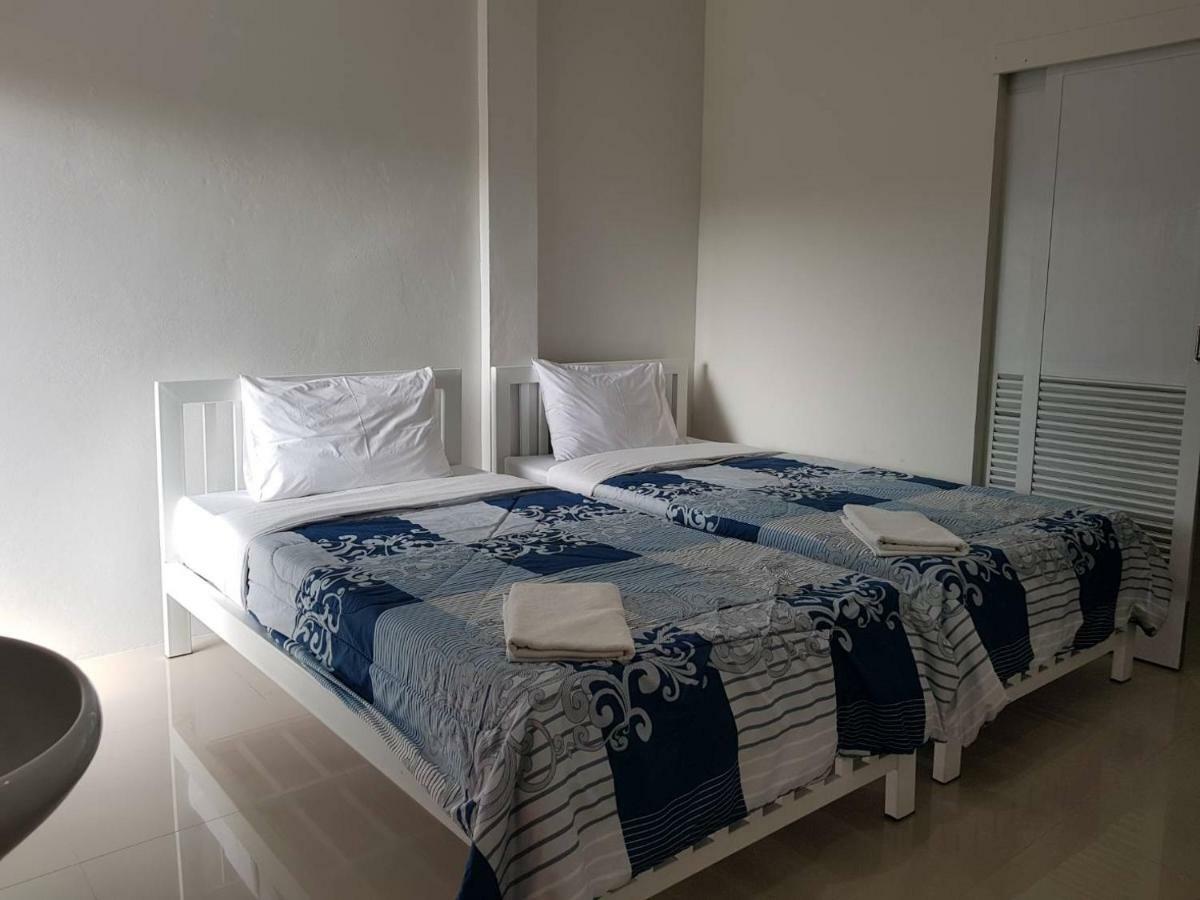 Buorana Hostel Chonburi Bagian luar foto